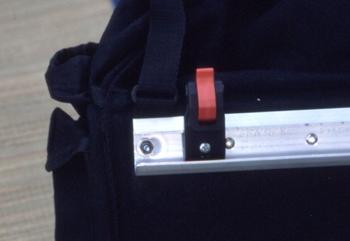 Abgerissene Taschenhalterung